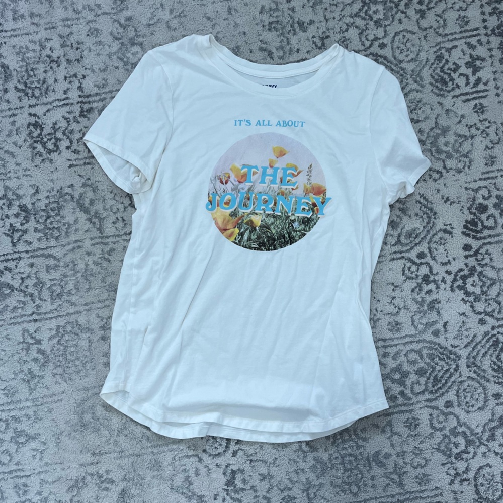 Old navy t shirt
